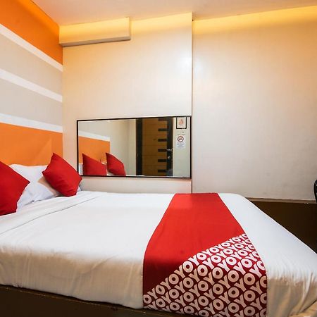 Oyo 475 Pearl Blossom Hotel Manilla Buitenkant foto