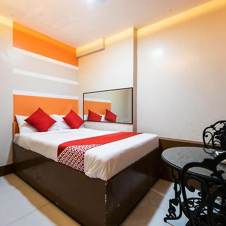 Oyo 475 Pearl Blossom Hotel Manilla Buitenkant foto