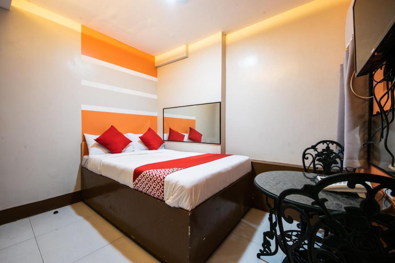 Oyo 475 Pearl Blossom Hotel Manilla Buitenkant foto